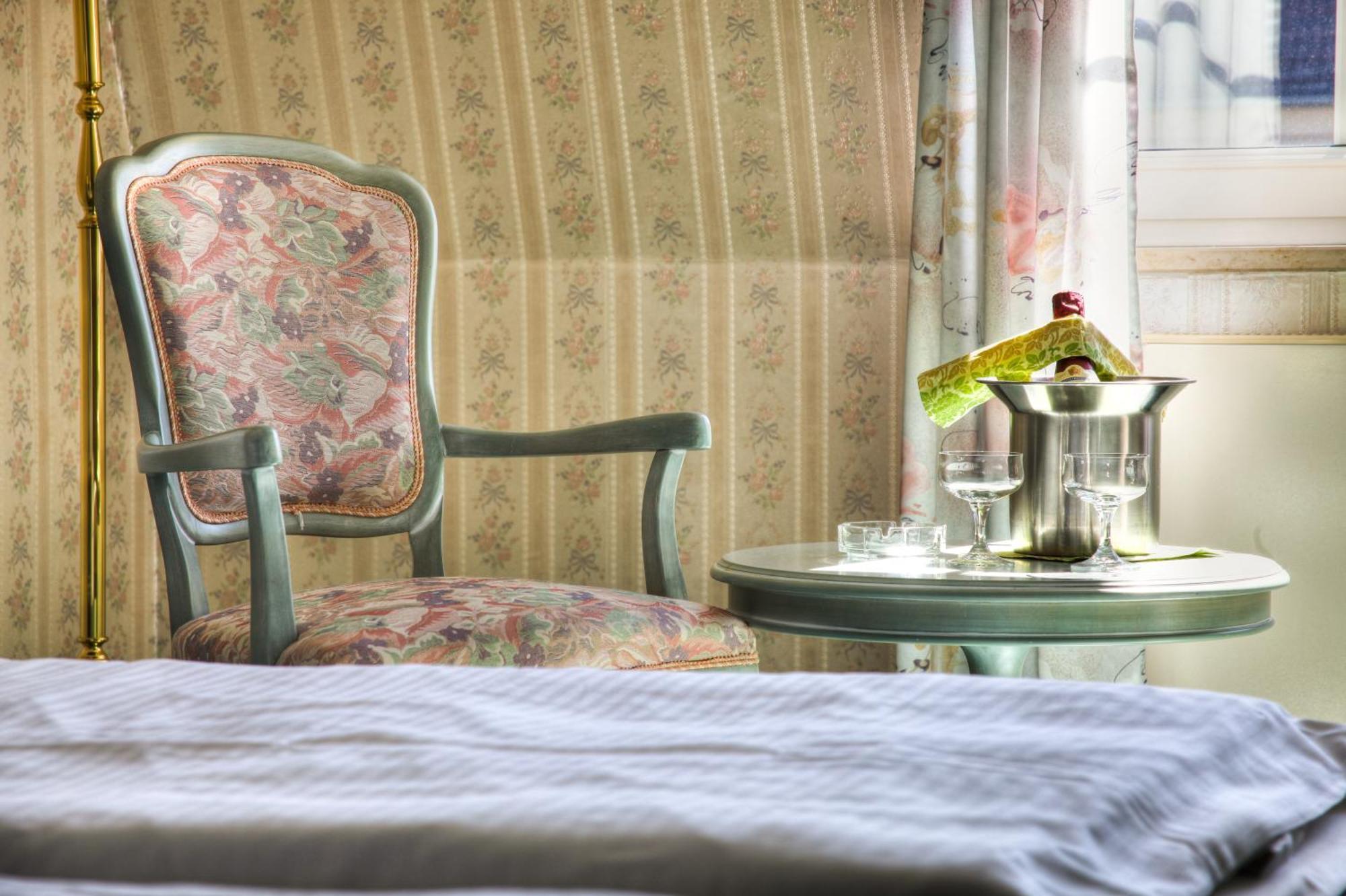 Hotel Am Markt Altentreptow Extérieur photo