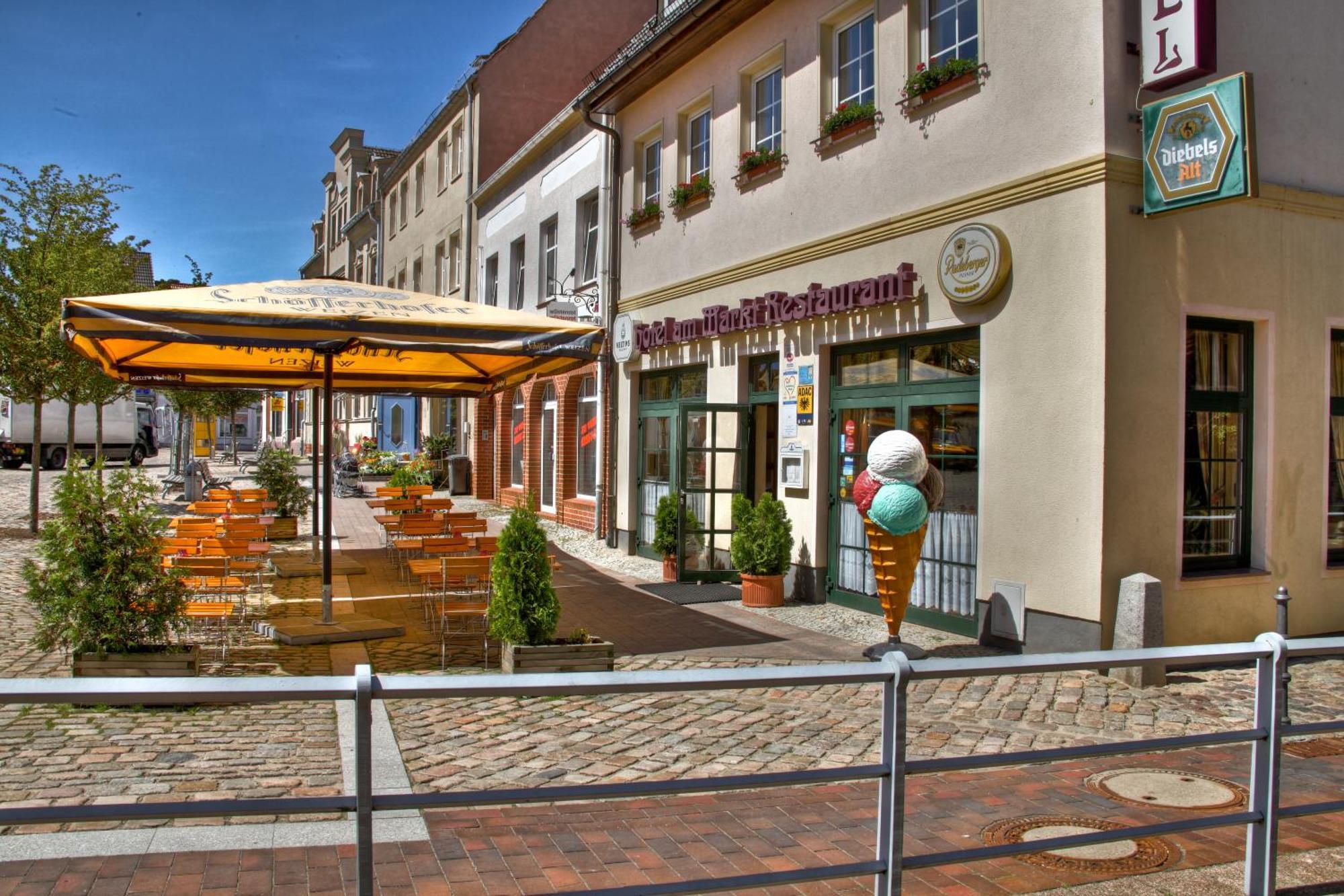 Hotel Am Markt Altentreptow Extérieur photo