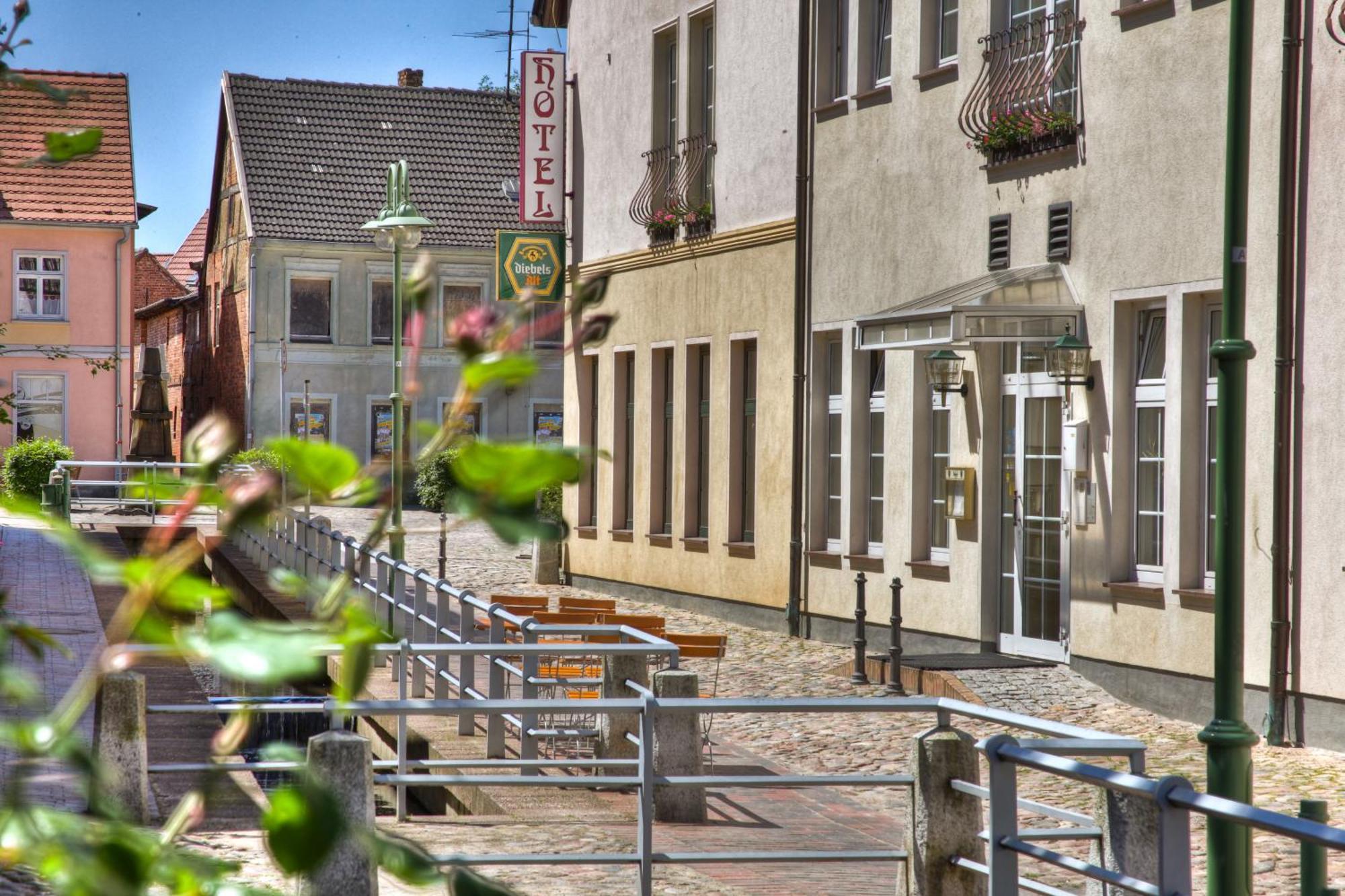 Hotel Am Markt Altentreptow Extérieur photo