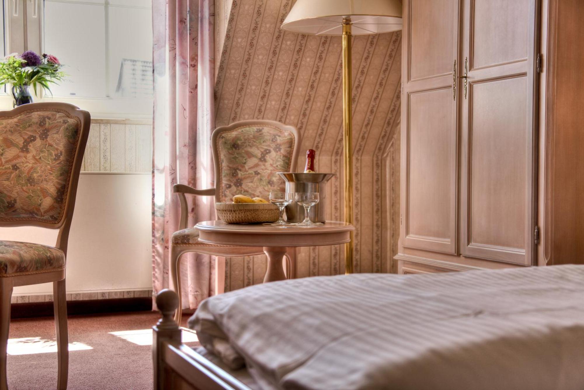 Hotel Am Markt Altentreptow Extérieur photo