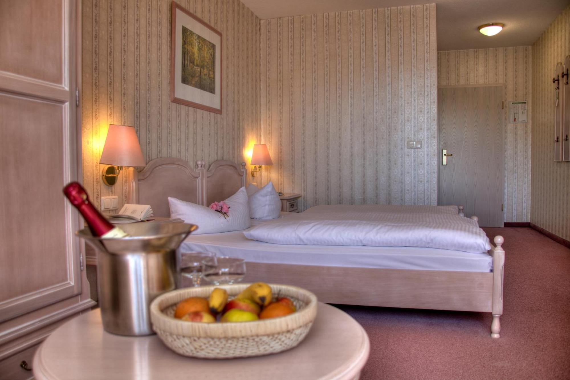 Hotel Am Markt Altentreptow Extérieur photo