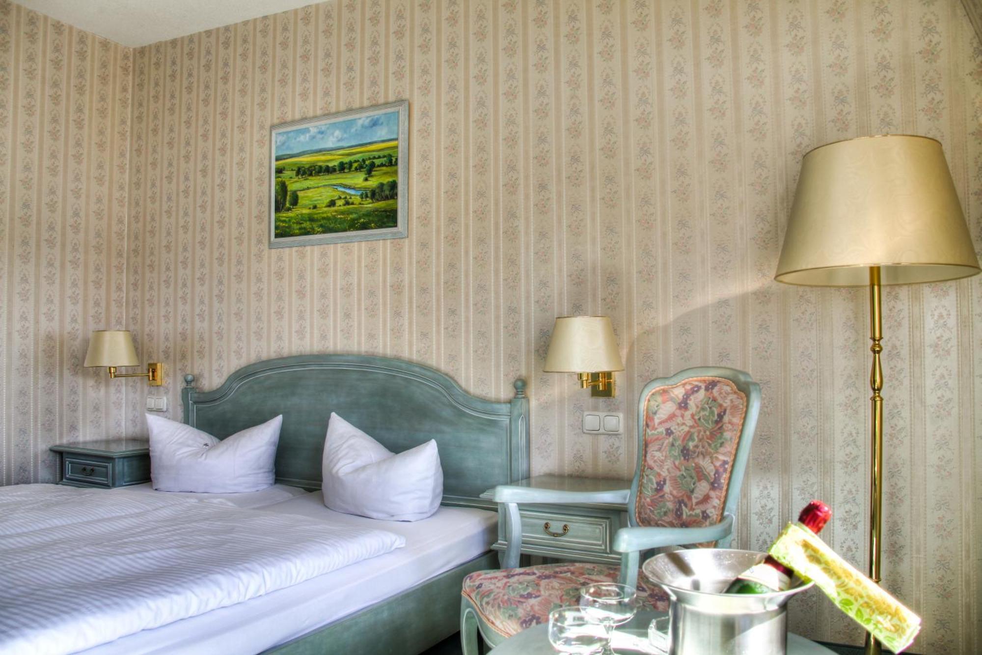 Hotel Am Markt Altentreptow Extérieur photo